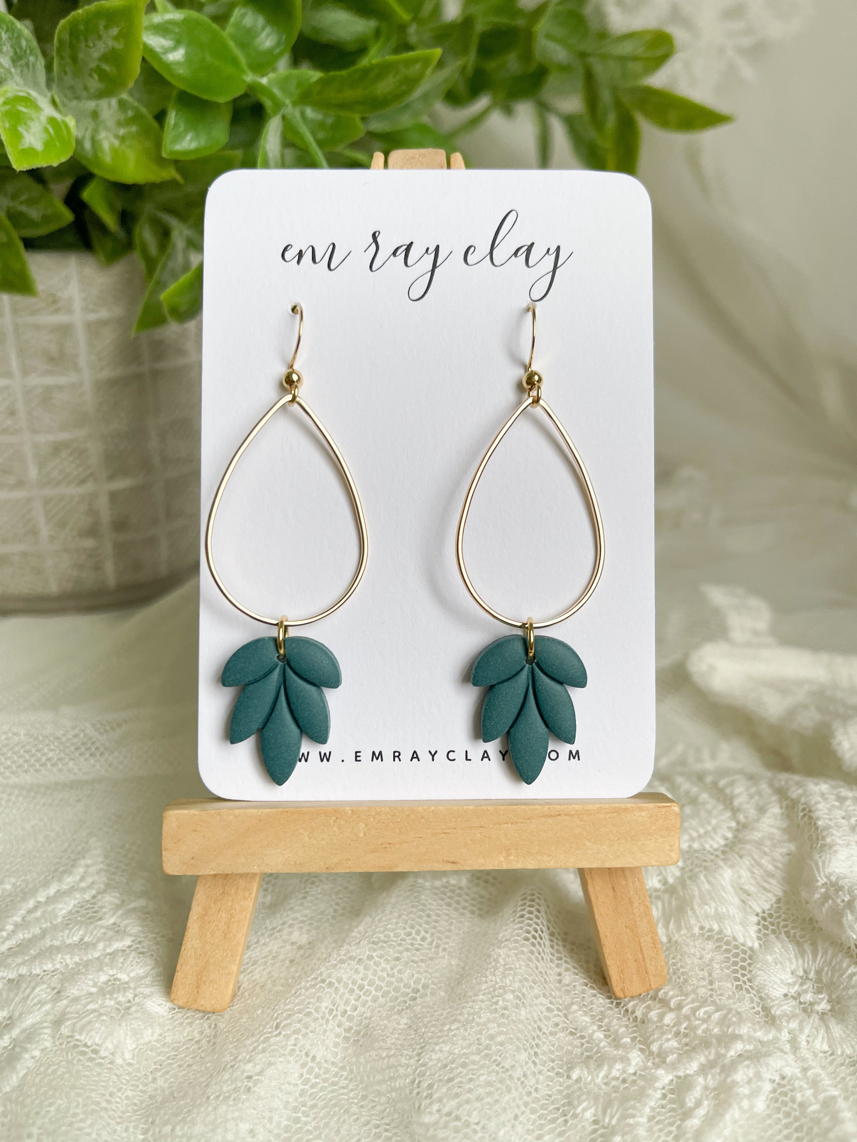 Teal Leafy Teardrops